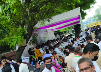 Gujarat Cong stages silent protest, demands SC-monitored inquiry into Lakhimpur Kheri violence