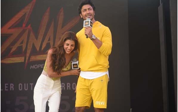 Trailer of hostage drama starring Vidyut Jammwal, Bengali superstar Rukmini Maitra ‘Sanak’ is out