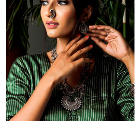 Have nude make-up and shake a leg or two to the rhythmic garba