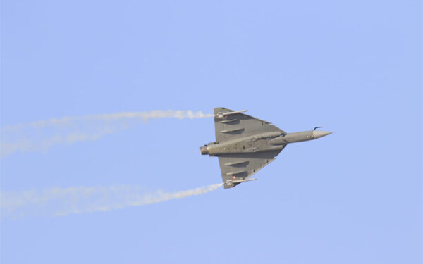 IAF teams showcase their superior flying skills on day 1 of Dubai Air Show