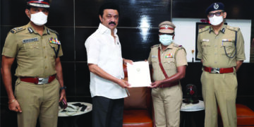 Tamil Nadu CM Stalin fetes Chennai woman cop who carried sick man on shoulder