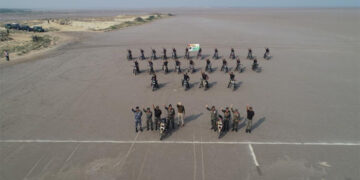  Desert Corps GOC Lt Gen PS Minhas flags off Koteshwar to Laungewala Swarnim Vijay Varsh Bike rally