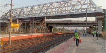 Gujarat Metro Rail Corpn successfully places 850MT open web girder at Sabarmati rly station
