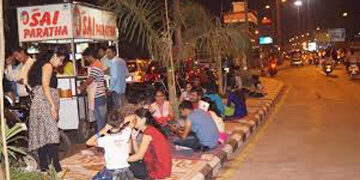Meaty decision: Gujarat govt rolls back ban on roadside food stalls