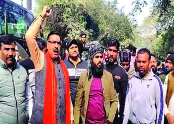 Right wing members seek release of Kalicharan, announce Rs 22 lakh reward to police officer for arresting Owaisi