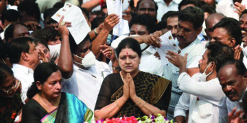 Jaya death anniversary: Loyalists of Chinnamma, AIADMK cadres clash on Marina