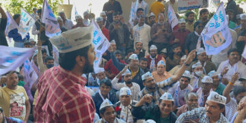 Violent clashes at Gujarat BJP headquarters during AAP protest over paper leak in exam; 70 arrested