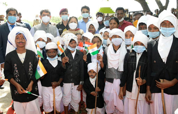 TN Guv announces essay contest for students to commemorate Bharatiyar, Independence; Tamilisai pays tributes to nationalist poet