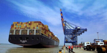 DP World installs 2 new state-of-the-art Super-Post Panamax Quay Cranes at Mundra terminal