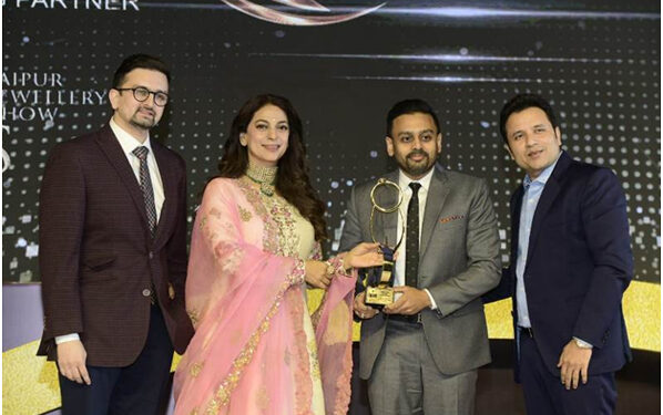 Narayan Jewellers wins JJS-IJ Jewellers Choice Design Awards for Best Bridal Design – Gold & Jadau