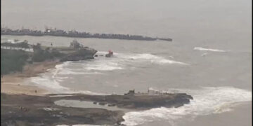 ICG launches rescue operation as 8 fishermen missing after strong winds destroy boats off Una coast in Gujarat