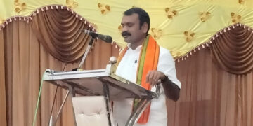 Union MoS for Fisheries Dr L Murugan interacts with fishermen in Andaman