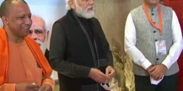 Modi lays foundation stone for Banas Dairy Kashi Sankul at Karkhiyaon in UP