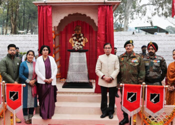 Kargil War Hero Capt Vikram Batra’s parents unveil his ‘bust’  at Palampur Military Station