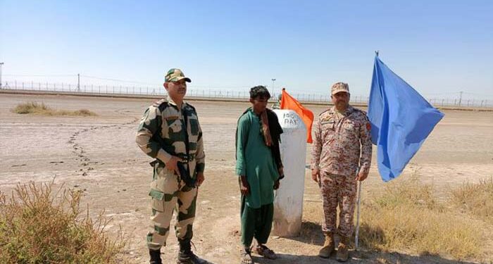 BSF hands over man to Pak Rangers after he inadvertently crosses into Gujarat in India