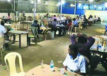 Cheering news for housewives: Madras HC orders TASMAC to close all bars in 6 months