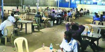Cheering news for housewives: Madras HC orders TASMAC to close all bars in 6 months