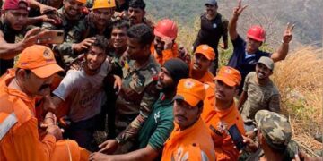 After two days, Indian Army rescues trekker stranded on cliff in Kerala