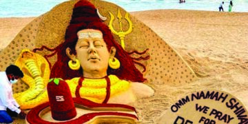 Artist Sudarsan Pattnaik creates sand sculpture of Lord Shiva with 23,436 rudraksha beads