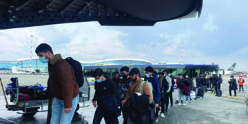 IAF, Indian carriers to bring back 3,726 stranded Indians in Ukraine in 19 flights today, says Scindia
