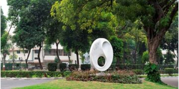 Amul Dairy campus installs Infinite Loop, a kinetic sculpture, to show its love for farmers