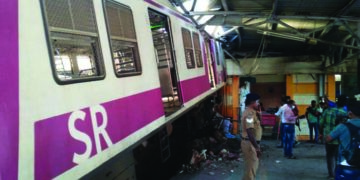 Local train derails in Chennai Beach Station, no casualty reported