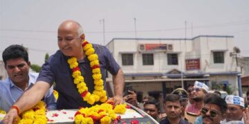 To write a new political chapter in Gujarat, Manish Sisodia visits Bhavnagar school; mocks at BJP