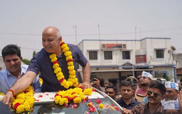 To write a new political chapter in Gujarat, Manish Sisodia visits Bhavnagar school; mocks at BJP