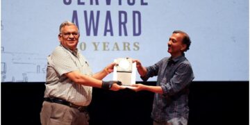 ‘Long Service Award’: IITGN fetes 57 staffers who have continuously served the Institute for 10 years or more