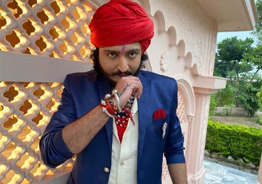 ‘Dancing Peacock’ of Gujarat, Vinay Nayak, rules the hearts of music lovers with his multi-faceted talent