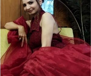 Pride of Gujarat: Teenager’s mother wins Ms Earth International 2022 title in first-ever online contest