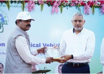 Azadi Ka Amrit Mahotsav: Over 150 EVs rally for clean, green energy campaign in Ahmedabad