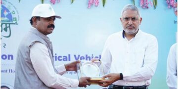Azadi Ka Amrit Mahotsav: Over 150 EVs rally for clean, green energy campaign in Ahmedabad