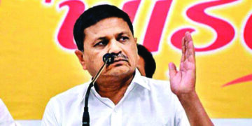 Gujarat govt must speed up withdrawal of quota cases against Patidars, says Naresh Patel after meeting Hardik