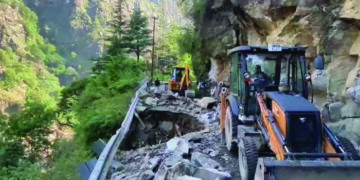 Over 10,000 stranded, traffic stopped after portion of road collapses Rishikesh-Yamunotri Highway in Uttarakhand