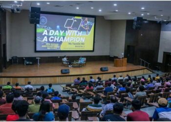 World No 1 girls’ junior badminton player Tansim Mir exhorts students to pursue their dreams