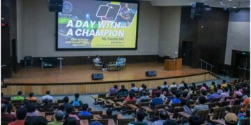 World No 1 girls’ junior badminton player Tansim Mir exhorts students to pursue their dreams