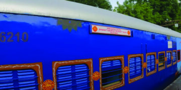 Minister of Parliamentary Affairs flags off S Rly’s 2nd Bharat Gaurav Tourist Circuit Train