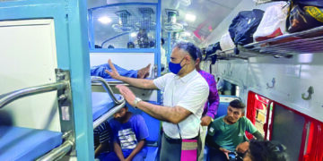 S Rly GM does surprise inspection of Navjeevan Express at Dr MGR Chennai Central station