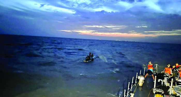 Indian Navy rescues 6 fishermen stranded off Tamil Nadu coast