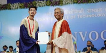 Dr Krishnaswamy ignites IITGN graduates’ minds to solve challenges the world is facing in this era