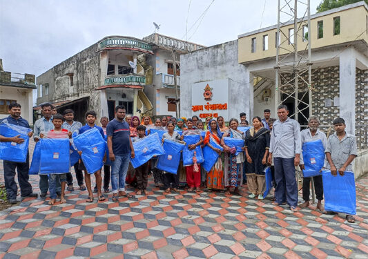 Pro Life Foundation & BVP donate 1,500 tarpaulins to labourers in 6 villages around Panoli
