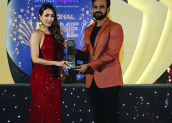 Dr Arshad adjudged Most Promising Cosmetic Dentist of the Year, wins National Fame Award