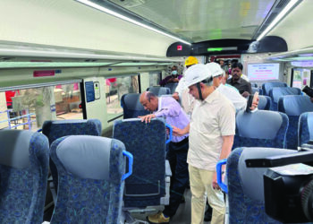 Railway Minister lauds ICF for manufacturing world-class Vande Bharat trains