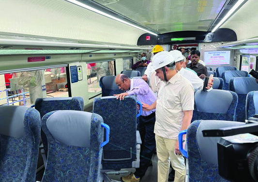 Railway Minister lauds ICF for manufacturing world-class Vande Bharat trains