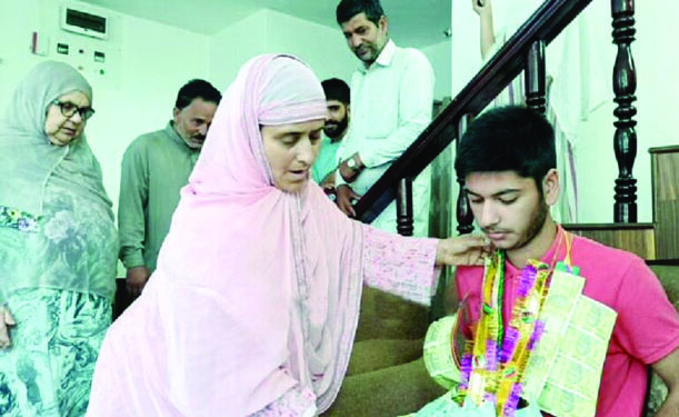 NEET 2022: Meet Haziq Pervaiz Lone, The Only Indian Muslim To Figure Among 10 Toppers