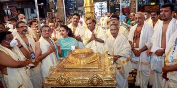 Reliance Industries Chairman Mukesh Ambani offers prayers at Guruvayur Shri Krishna Temple
