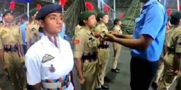 Daredevil 1UP Naval NCC Prayagraj girl cadet completes Para Basic Course at PTS Agra