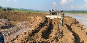 Valiant efforts by Army prevents roadway bridge over Chakki river from collapse in Himachal