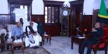 Morari Bapu pays courtesy visit to Zanzibar President, offers prayers at Hindu temple